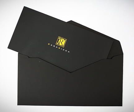 Печать черных конвертов с логотипом